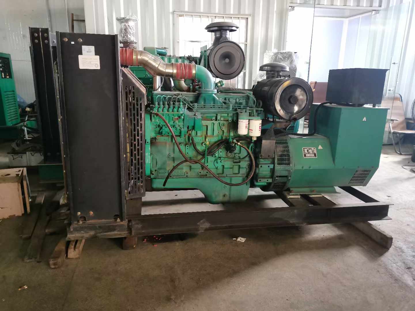 岭东发电机租赁如何确定电缆的承载电流是否在安全范围内？