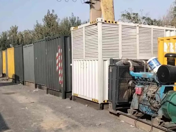 岭东200KW柴油发电机机组每小时油耗是多少?